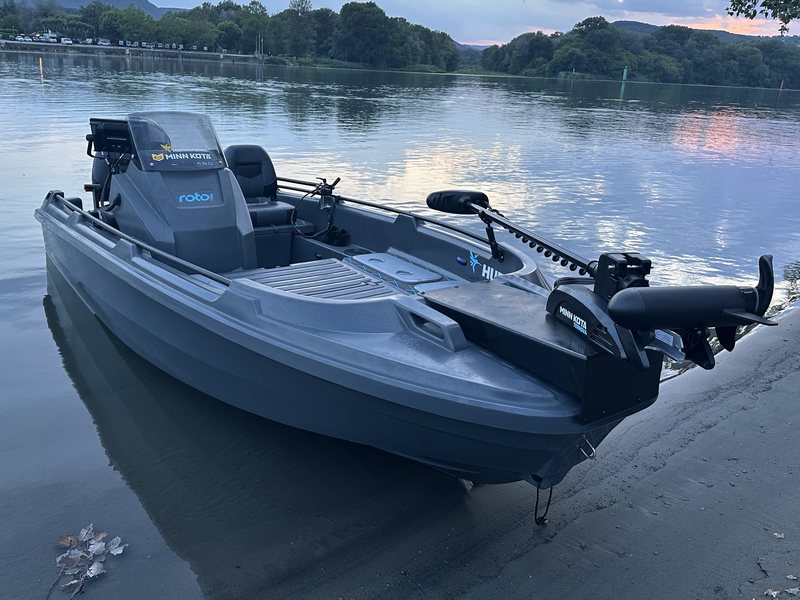 Hydra 450 rigged for fishing with a bow trolling motor and sonar